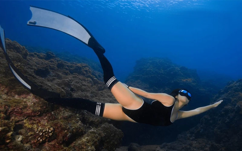2mm Neoprene Snorkeling Socks Stockings Non-Slip Protect Knee High Diving Shoes 