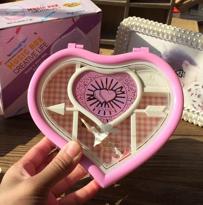 Caja de música de bailarina con forma de corazón caja de joyería de plástico para niñas Caja de música de bailarina con forma de corazón caja de joyería de plástico para niñas