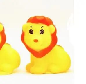 Милые смешанные животные красочные мягкие резиновые поплавок сжимают звук скрипучий популярные игрушки для купания для детей игрушки для детей WYQ - Цвет: lion