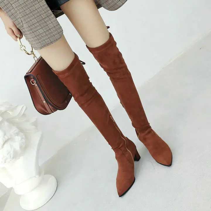 Женские ботфорты из флока на высоком квадратном каблуке; модные сапоги с острым носком на молнии; зимняя женская обувь