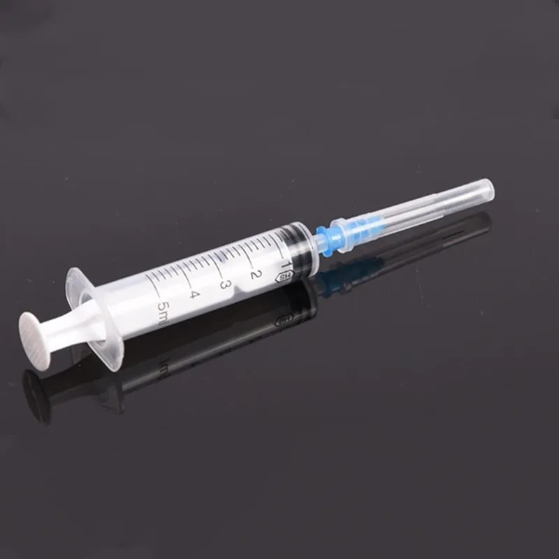 Шприц детский из ПВХ с заостренным кончиком 0 6 мм и колпачком для хранения клея 50