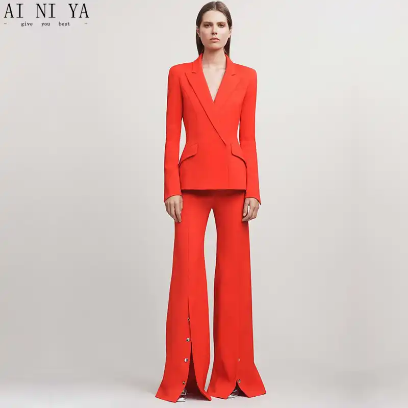Pantalones Rojos De Mujer De Negocios Con Botones De Campana