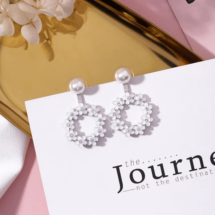 MENGJIQIAO 2018 New Elegant White Acrylic Wreath Circle Dangle Pendientes For Women Fashion Jewelry Flower Ball Oorbellen Gifts