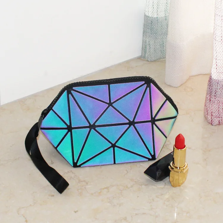 

Fashion Laser Cosmetic Bag Women Make Up Bag PVC Pouch Wash Toiletry Bag Eyeshadow BB Cream Blush Cosmetic Travel Organizer Case