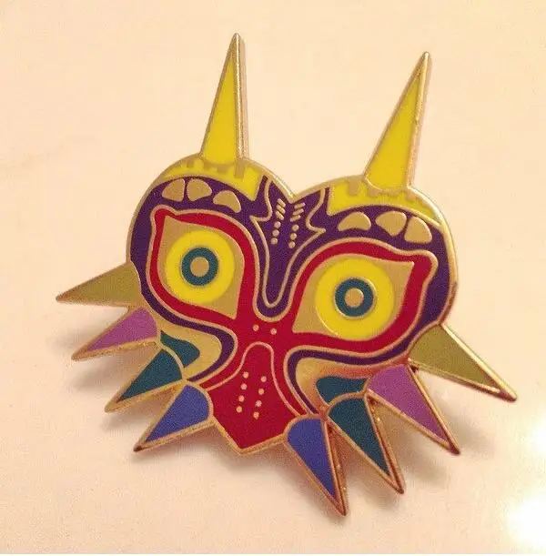 

Legend of Zelda Brooches Majoras Mask Pins Game Jewelry,Gold Enamel Majoras Mask Kolye Pins Anime Cosplay Accessories Gift