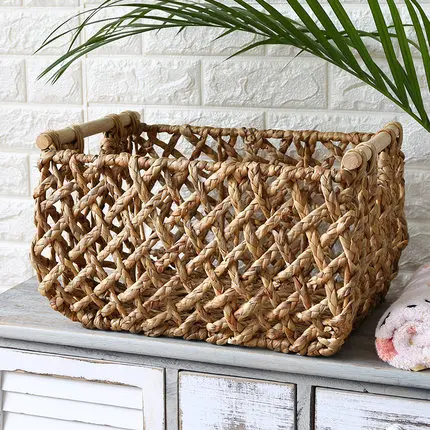 Straw hollowed out storage basket