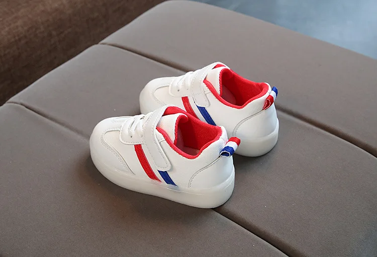 New Children Luminous Shoes Boys Girls Stripe Sport Running Shoes Baby Lights Fashion Sneakers Toddler Kids LED Sneakers