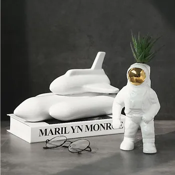 

Lovely Desktop Decorative Astronaut and Robot Dcoration Ceramic Craft Children Gift Childlike Home Ornaments White/sliver/gold