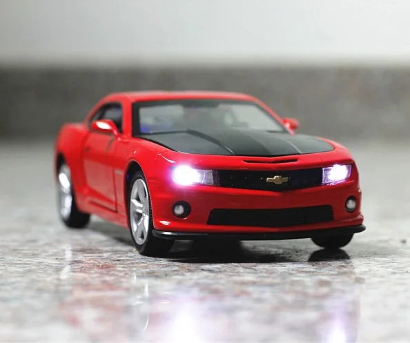 Модель автомобиля из сплава 1/32 4 двери литые автомобили с подсветильник кой и