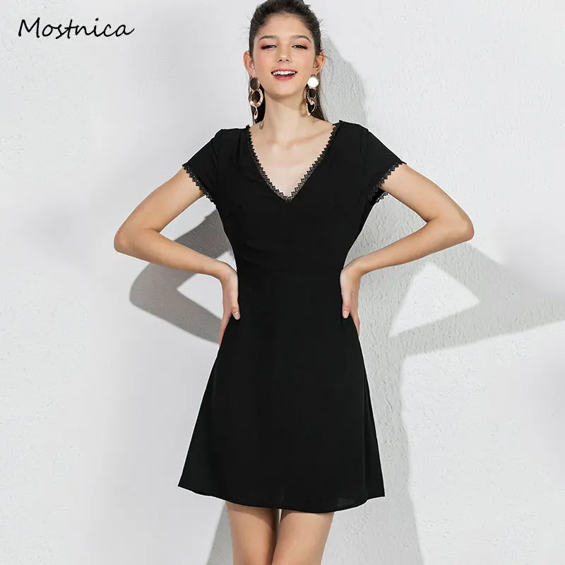 Mostnica الساخن عارية الذراعين الأسود الرسن حزب فستان صيفي الزفاف ديب V الرقبة قصيرة الأكمام متعرج رشيقة الدانتيل فساتين لسيدة
