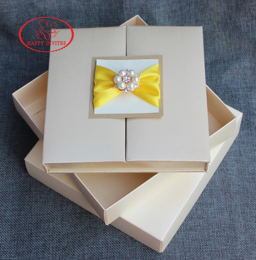 HI2020 - 01 Luxury Silk Invitation Box with Gold Foiling