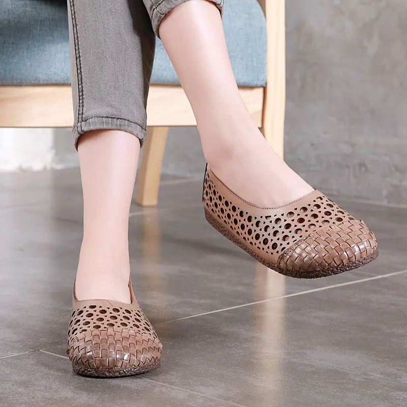 

2018 summer leather knitted round head, hand made hollowed, shallow flat bottomed women's shoes.