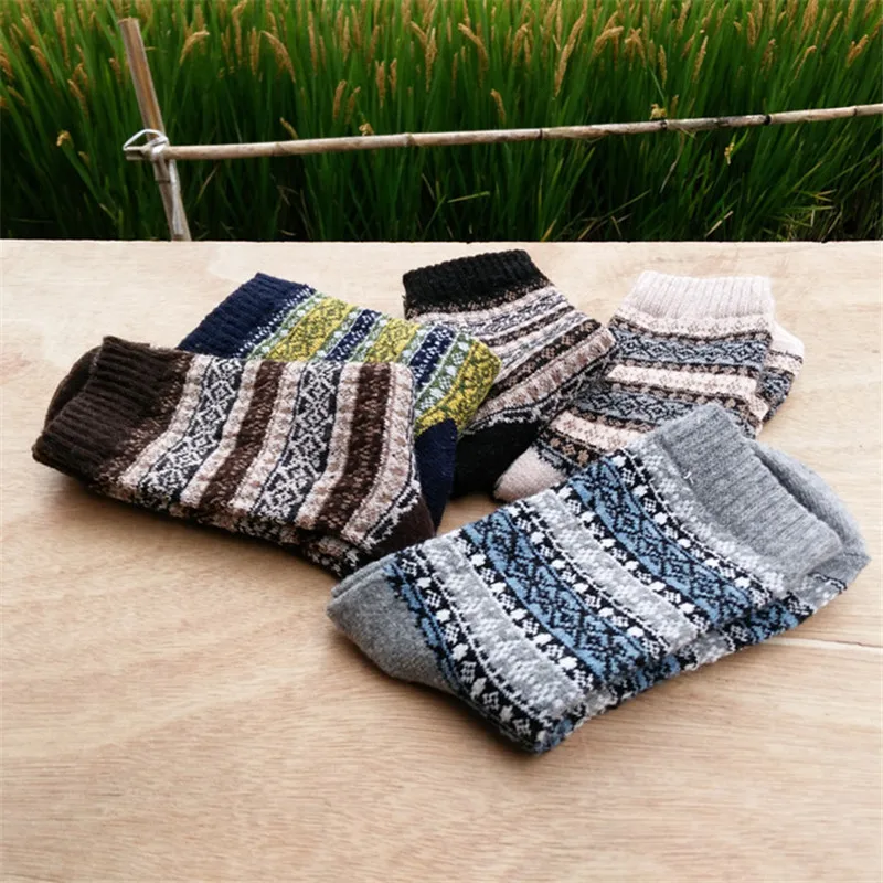

4pairs/lot Fashion Colorful Men Socks Vintage Striped Totem Teenager Wool Blend Warm Winter Socks Men Suit Business Socks