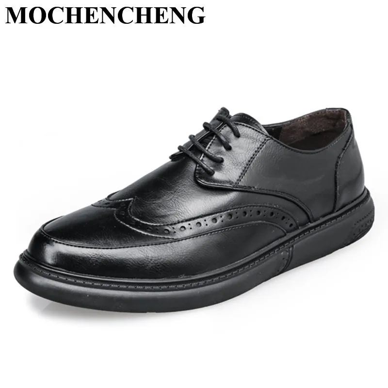 Новый Для мужчин модельные туфли на шнуровке броги Ретро Стильные дышащие круглый носок плоские формальная обувь черные кожаные Бизнес