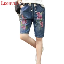 Синий с цветочной вышивкой джинсовые Капри Для женщин летние Повседневное с эластичной резинкой на талии по колено джинсовые широкие брюки Большие джинсы A736