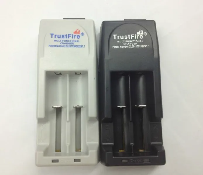 

TrustFire TR-001 18650 Charger Universal Lithium Rechargeable Battery Charger for CR123A 16340 14500 10400 Li-ion Batteries