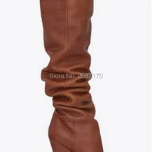 Новинка; модная обувь для подиума; женская обувь; сезон осень-зима; черные, красные, коричневые кожаные сапоги; Botas Mujer; сапоги до колена с острым носком без шнуровки на шпильке