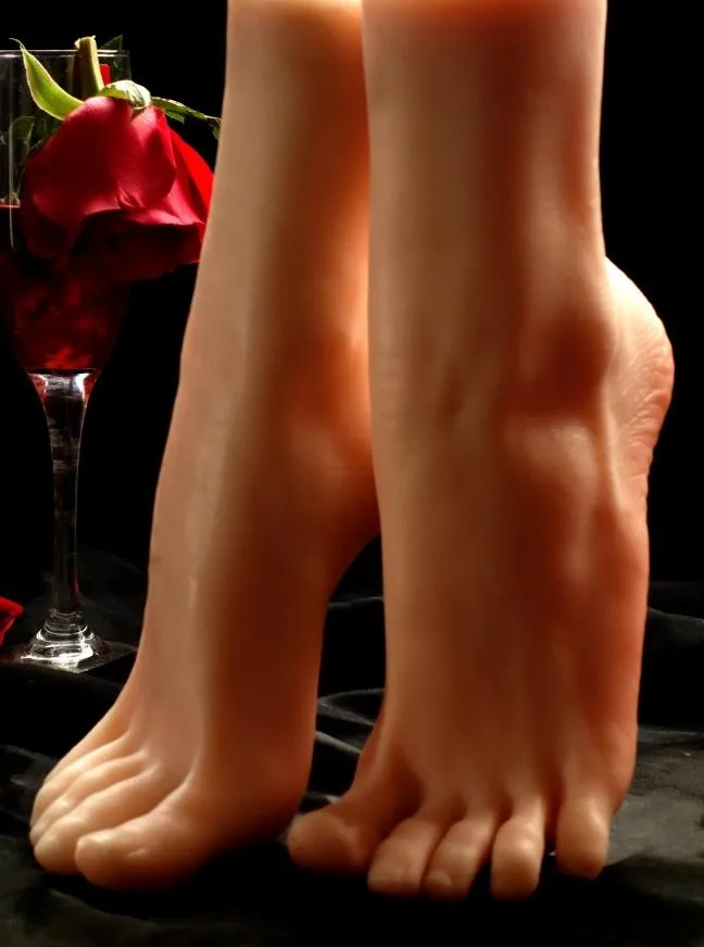 Toys feet. Силиконовые женские ножки. Реалистичные ноги. Искусственная женская стопа. Реалистичные женские ножки.