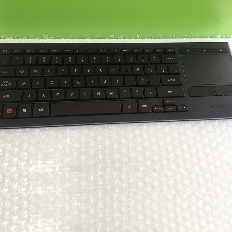 Logitech K830, задний светильник, зарядка, отличное сочетание, HTPC, беспроводная, Bluetooth, сенсорная, десять метров, мышь, литиевая клавиатура, домашняя