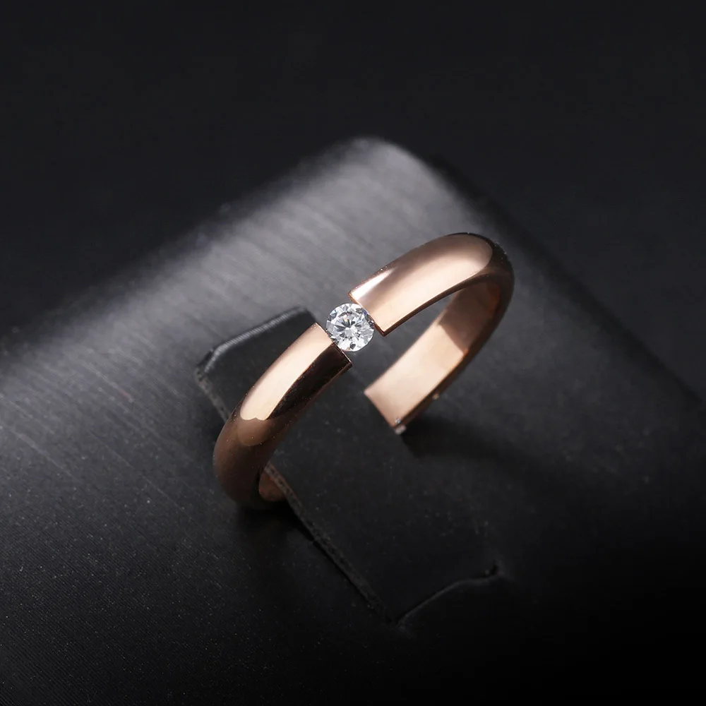 JeeMango одиночное Кристальное кольцо для женщин розовое золото/белый/черный цвет нержавеющая сталь Свадебные обручальные ювелирные Кольца Подарочные JR19101