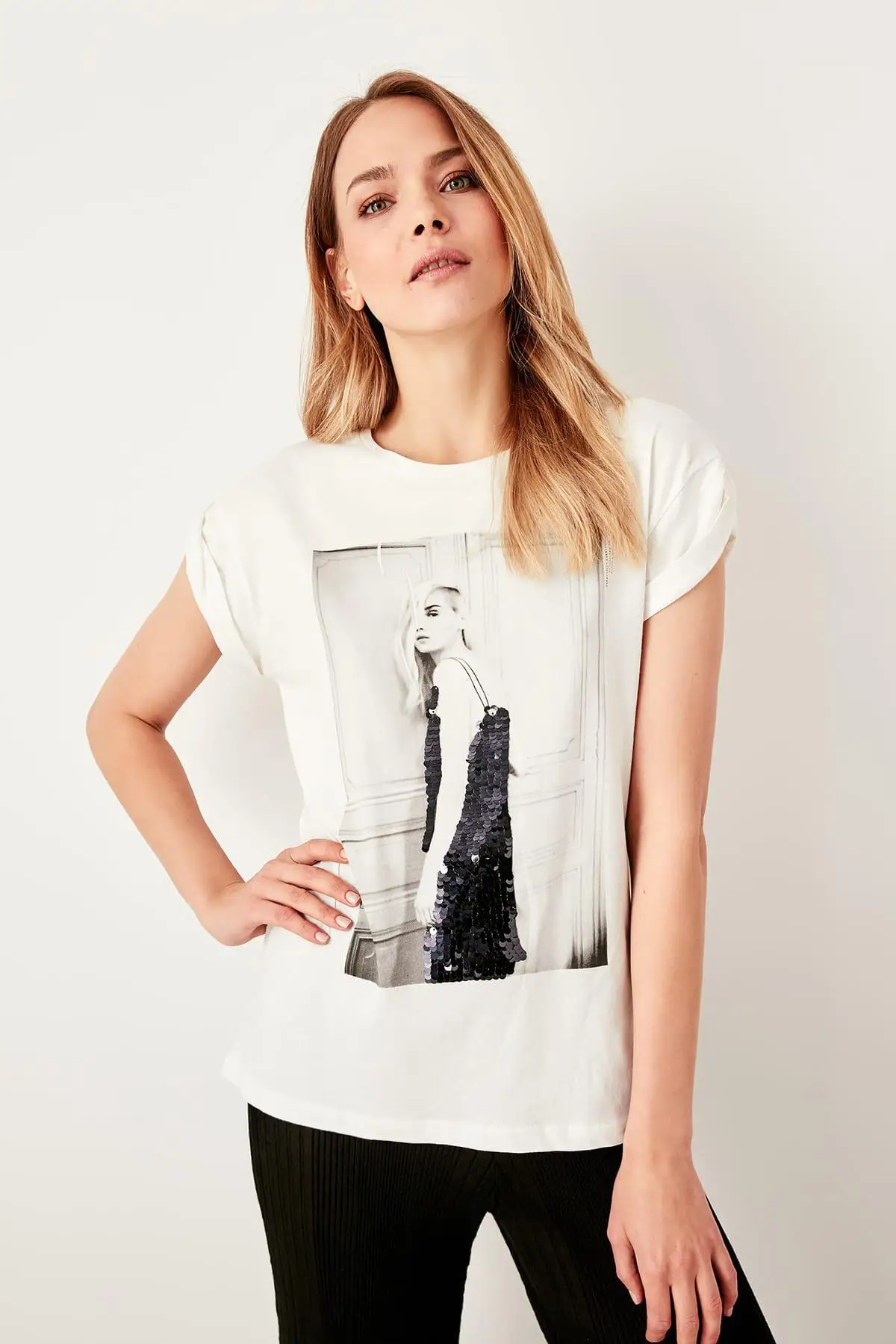 

Trendyol White Sequins Embroidered Basic Knitted T-Shirts TWOSS19LR0288