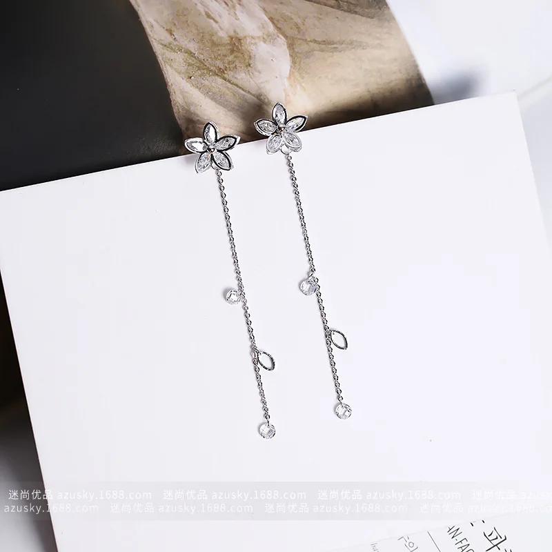 

2019 Sale Temperament wild Earrings Female Crystal from Swarovskis 925 silver needle long sweet zircon five-leaf flower jewelry
