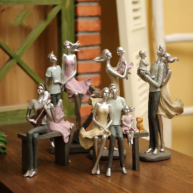 

Warm happy family decoration figurine a family of three couples statue decorations family desk decoration resin craft gift