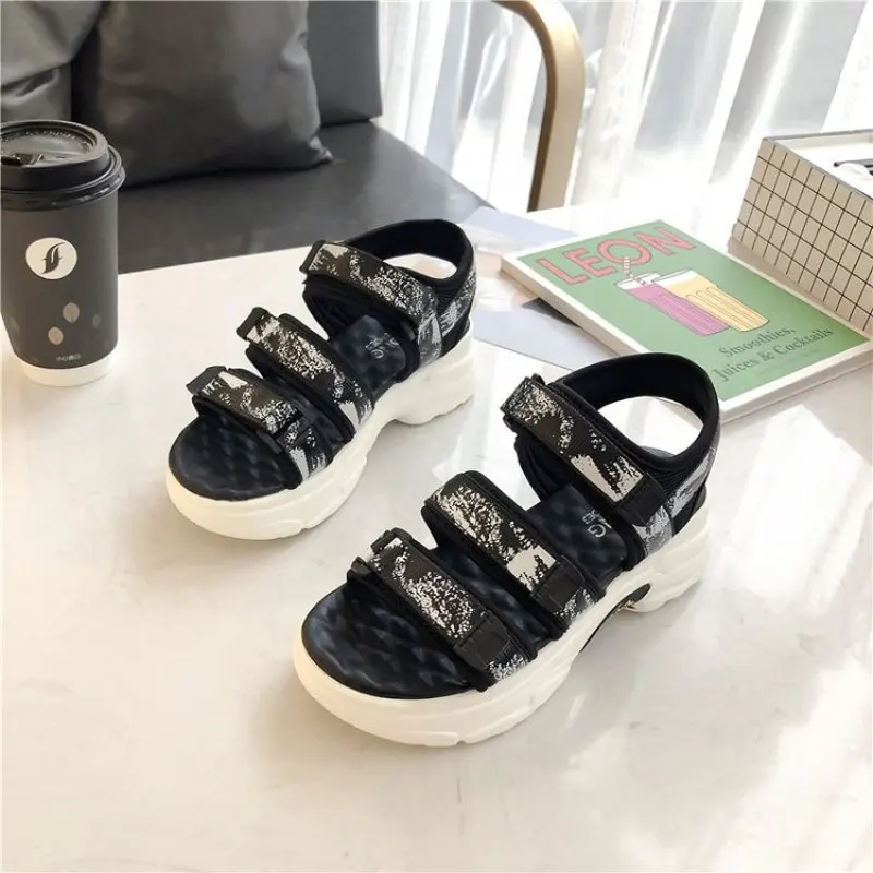 Women Sandals 2019 New Fashion Ladies Casual Shoes Black White Wedges Platform Shoes 5CM Female Summer Chunky Sandals Women Sandals 2019 New Fashion Ladies Casual Shoes Black White Wedges Platform Shoes 5CM Female Summer Chunky Sandals