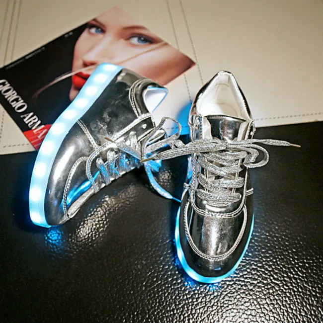 Светящаяся детская обувь со светодиодной подсветкой USB Перезаряжаемые из натуральных материалов, Schoenen Для мужчин повседневная женская обувь световой мокасины для взрослых Мужской, женский, для пар обуви - Цвет: Silver