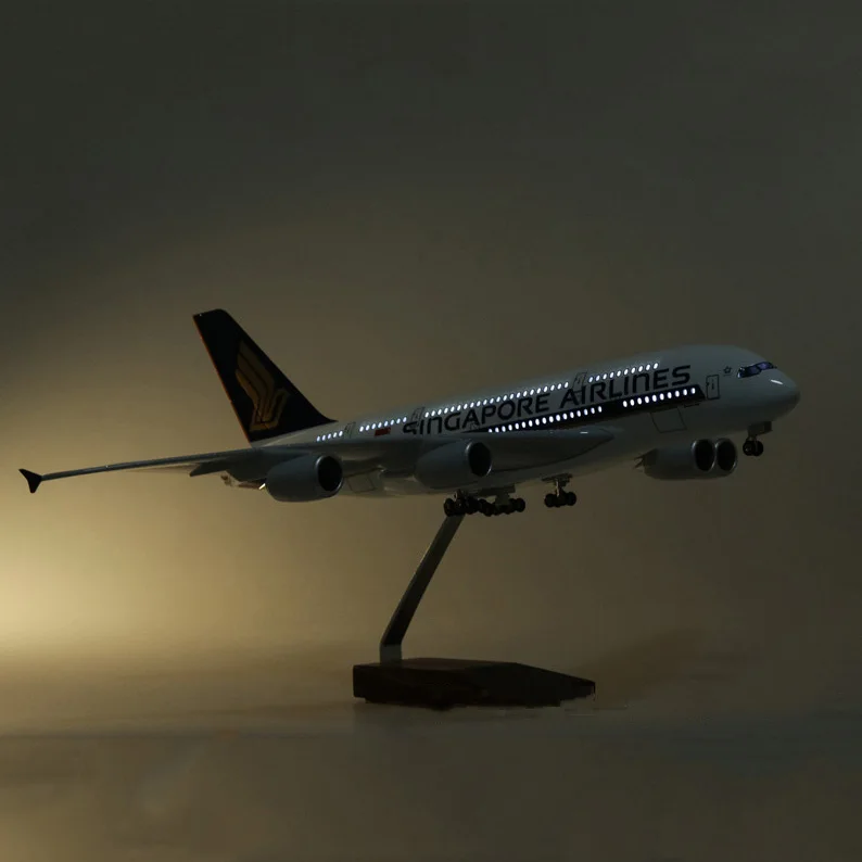 1: 160 самолет Airbus A380 Сингапур Авиакомпания Модель W свет и колесо литье под