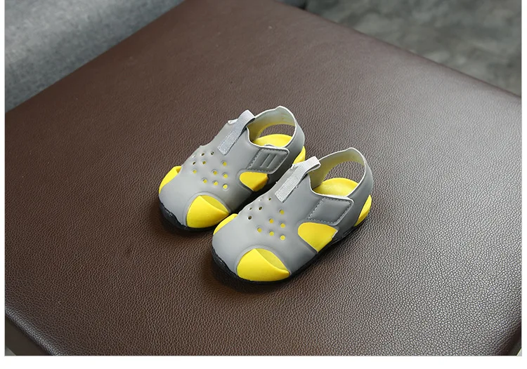 Comfortable Kids Sandal Summer New Boy Girls Beach Shoes Leather Kids Casual Barefoot Children Fashion Boys Sport Sandals