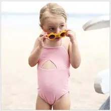 Для маленьких девочек краткое сплошной спинки Цельный купальник младенческой пляжная одежда для праздника для маленьких девочек Купальники оптом 4 шт