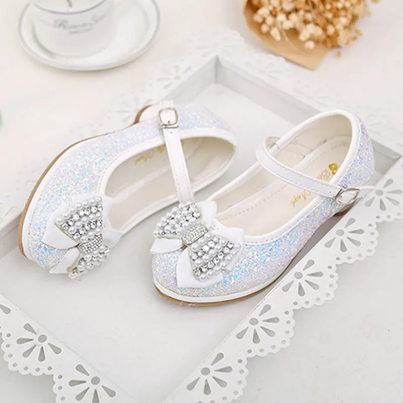 Модные блестящие кожаные туфли принцессы для девочек с бабочкой вечерние туфли на высоком каблуке для маленьких девочек обувь с кристаллами для девочек