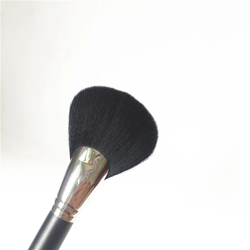 MAC 140S Synthetic Full Fan Brush _ 2