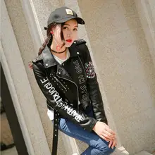 Весенняя новинка, женская кожаная куртка в байкерском стиле с заклепками и буквами, короткая модная куртка в стиле хип-хоп, уличный стиль, женская кожаная куртка L144