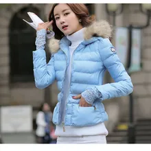 Парка с капюшоном из меха енота,, уникальные дизайнерские женские зимние куртки с кружевами и манжетами, модные короткие облегающие Женские пальто LA0025