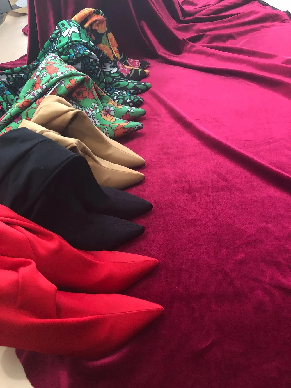 JAWAKYE/Новинка; модные красные брюки; облегающие высокие сапоги; женские пикантные туфли с острым носком на шпильке; эластичные носки; женские ботинки на высоком каблуке