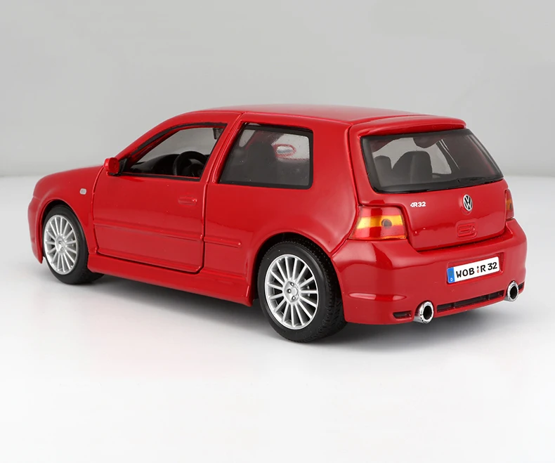 Maisto 1/24 Golf MK4 R32 литая модель автомобиля классический автомобиль для детей игрушки коллекция рождественских подарков