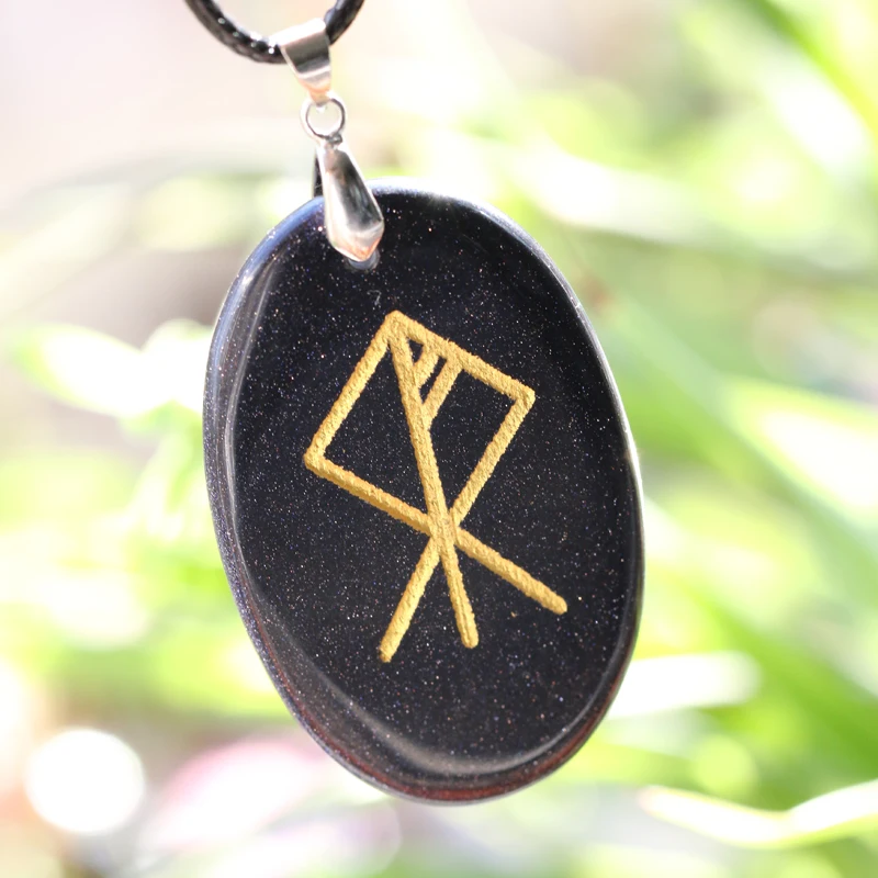 руна полумесяц. руна солнца ведьминская. луна в рунах.