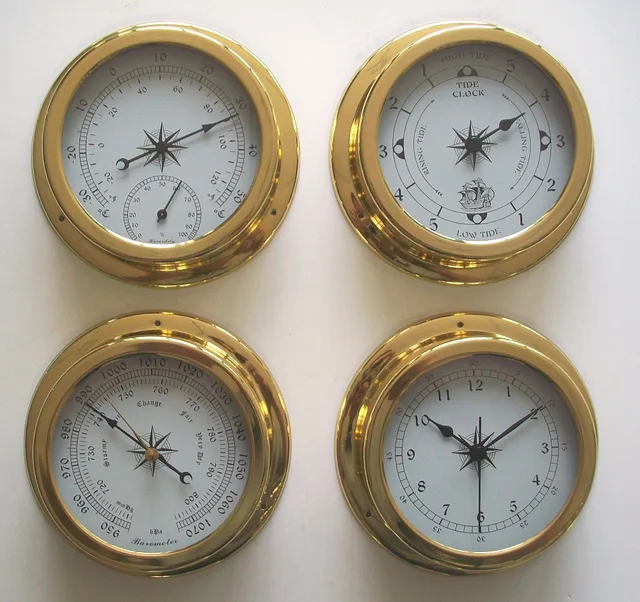 4 pcs/set Brass Case Traditional Weather Station Barometer Temperature