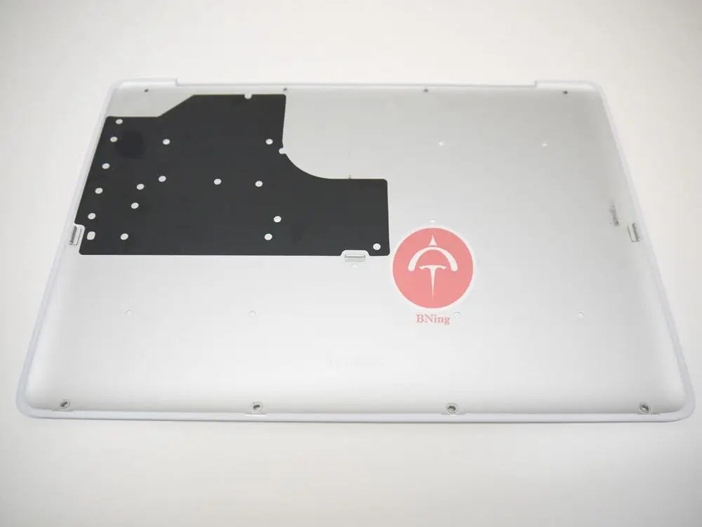 Крышка нижнего корпуса. Накладка нижней крышки macbook 13 2009 года-. Крышка нижнего корпуса. Крышка нижнего корпуса. Toshiba satellite c870-d8w.