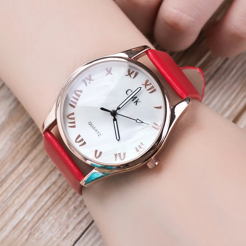 Элитный бренд модные красные Для женщин часы 2017 Ретро Рома набора номера Повседневное аналоговый Наручные часы женская одежда часы