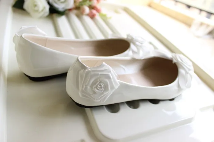 Женские свадебные туфли на плоской подошве; сезон весна-лето; свадебные туфли с цветочным бантом; белые туфли на плоской подошве; женские свадебные туфли на каблуке под заказ