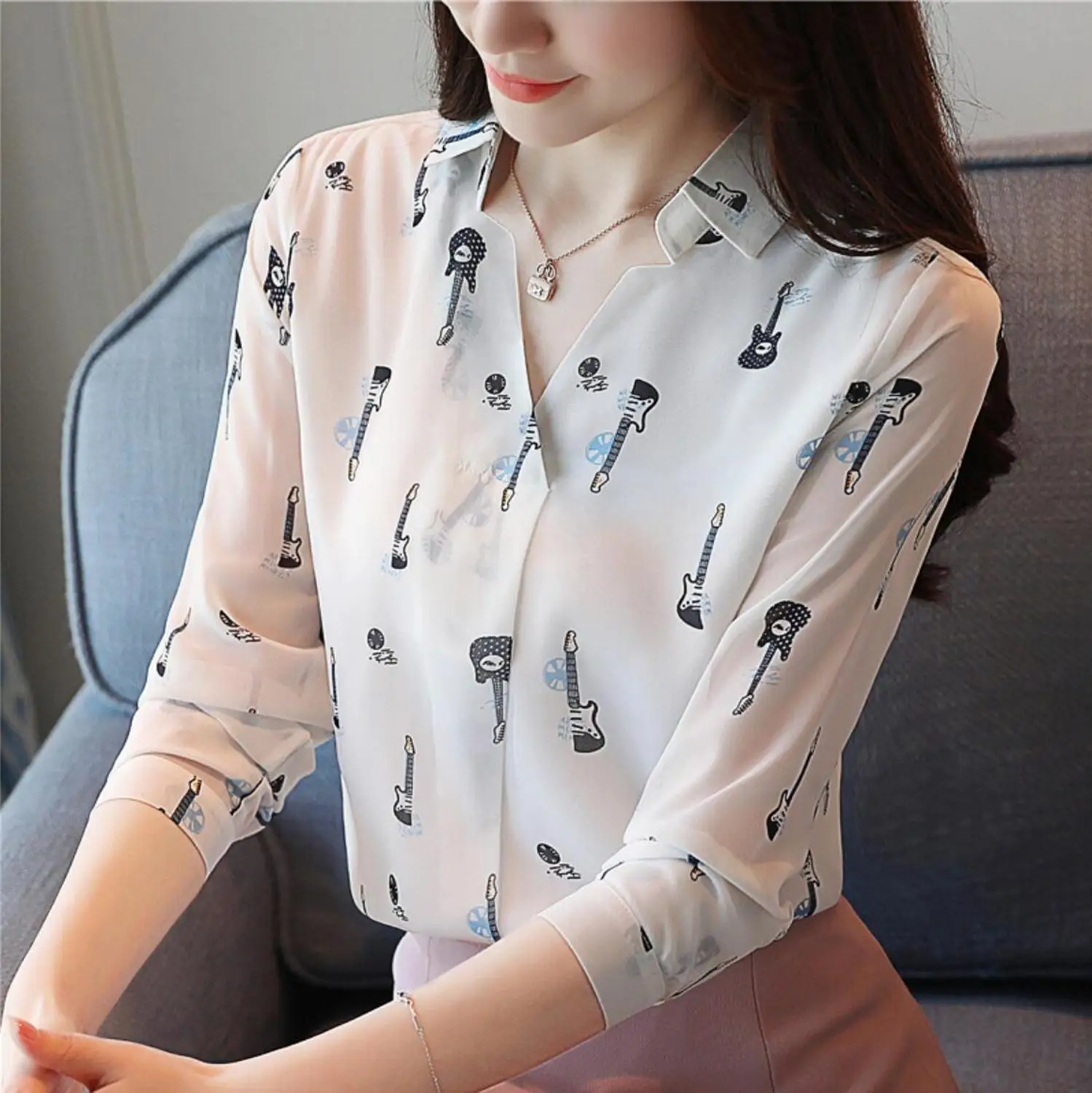 

2019 New Summer style Chiffon Women shirt short-sleeved women's V-neck print loose versatile top