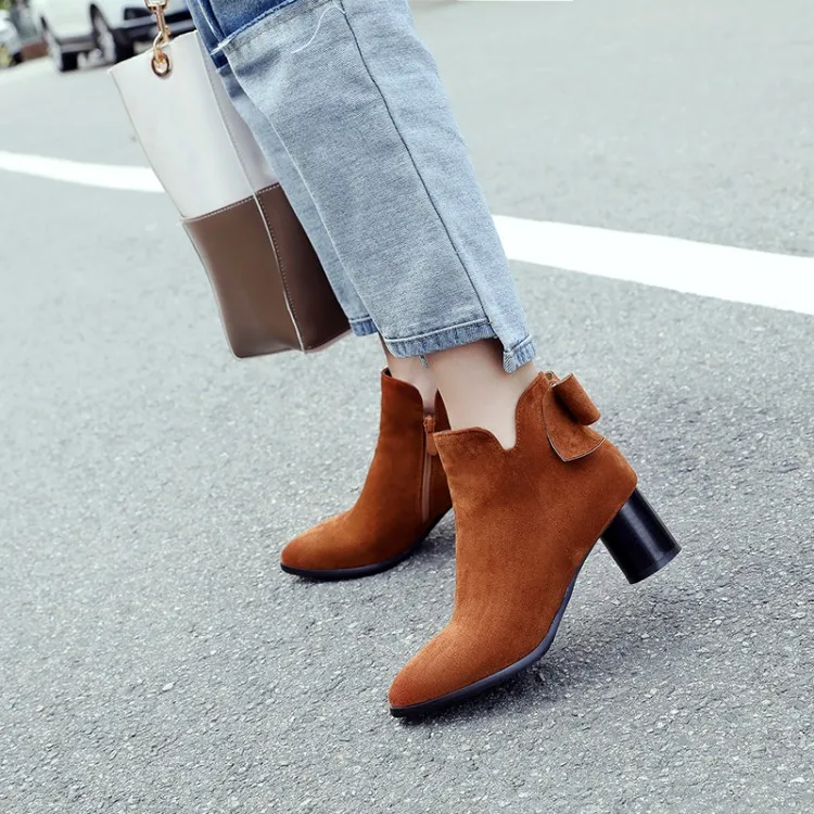 

Big Size 11 12 13 14 15 16 Chelsea Short Chelsea Boots with Suede Point and Rough Heel Side Zipper and Butterfly Tie