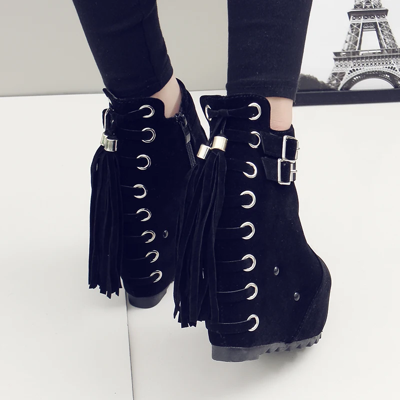 Kopen Kjstyrka Kwastje Vrouwen Enkellaarsjes Verborgen Hoge Hakken Vrouwelijke Booties Platform Wiggen 12 cm Zwarte Flock Verhogen Up Schoenen Herfst winter