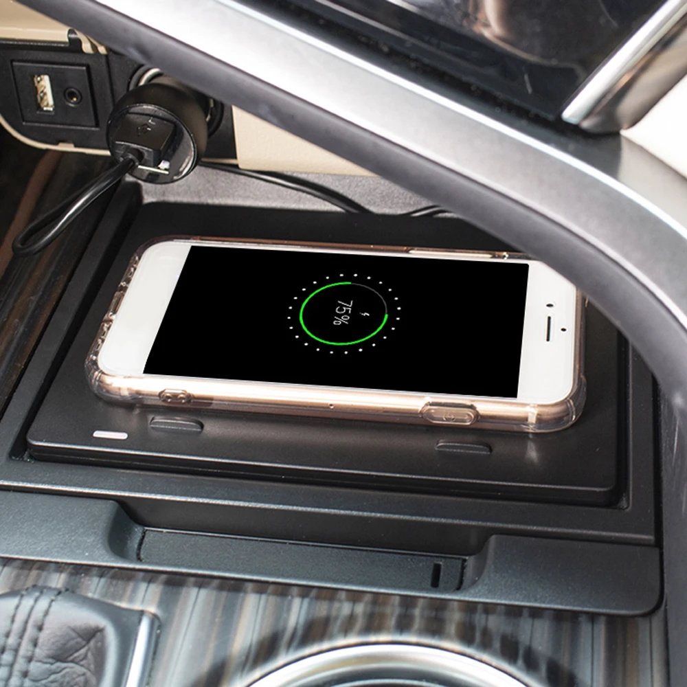 

Central Control Mobile Phone Wireless Charging Pad Panel 10W Wireless Charger Special on Board Fit for Toyota Camry 2018-2019