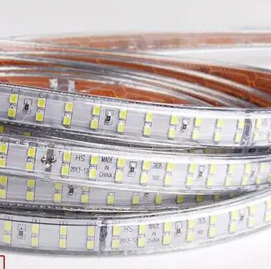 Водонепроницаемая очень яркая светодиодная лента 220 SMD с европейской вилкой 2835 В