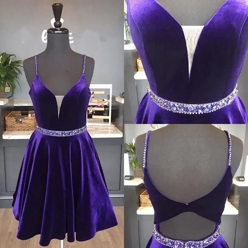 

Spaghetti Straps Short Velvet Homecoming Dresses with Beads