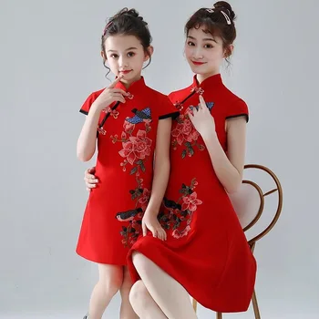

Mother Daughter Red Qipao Dress Mom Girls Flower Embroidery Cheongsam Mommy Girl Match Twinning Party Dress Family Look Outfits
